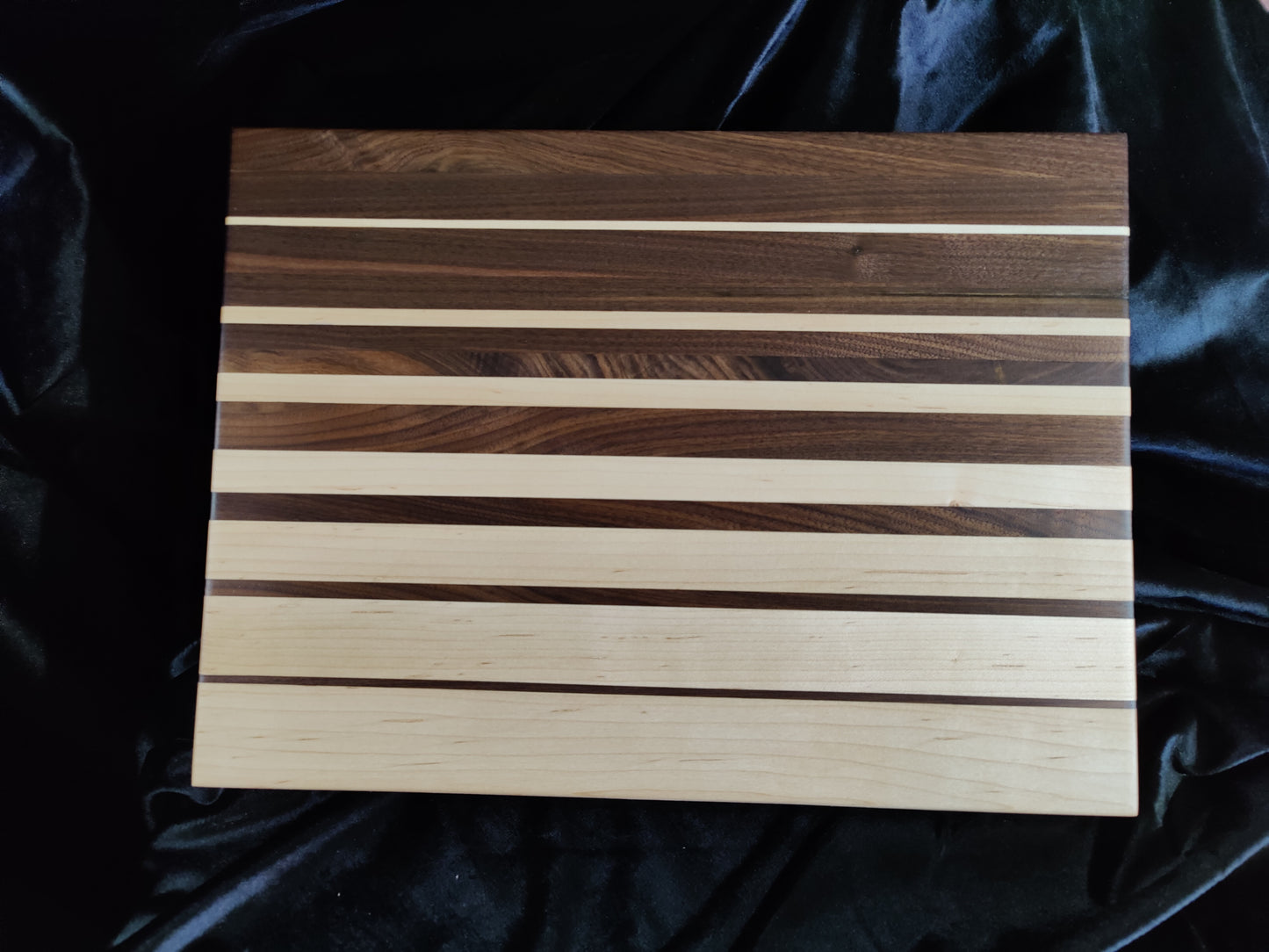 Gradient Edge Grain Cutting Board Walnut and Maple