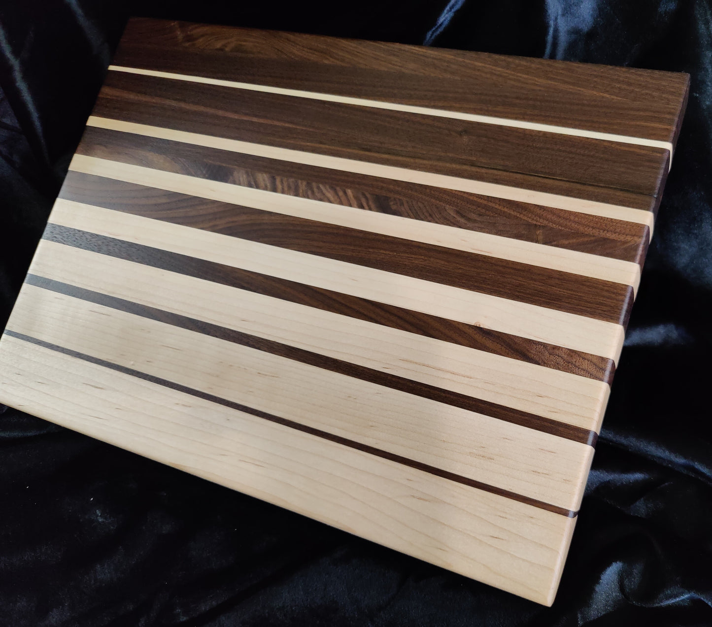 Gradient Edge Grain Cutting Board Walnut and Maple