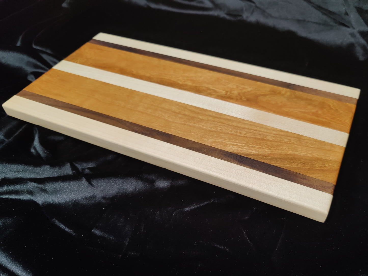 Striped Charcuterie Board – Kuhn Custom Creation